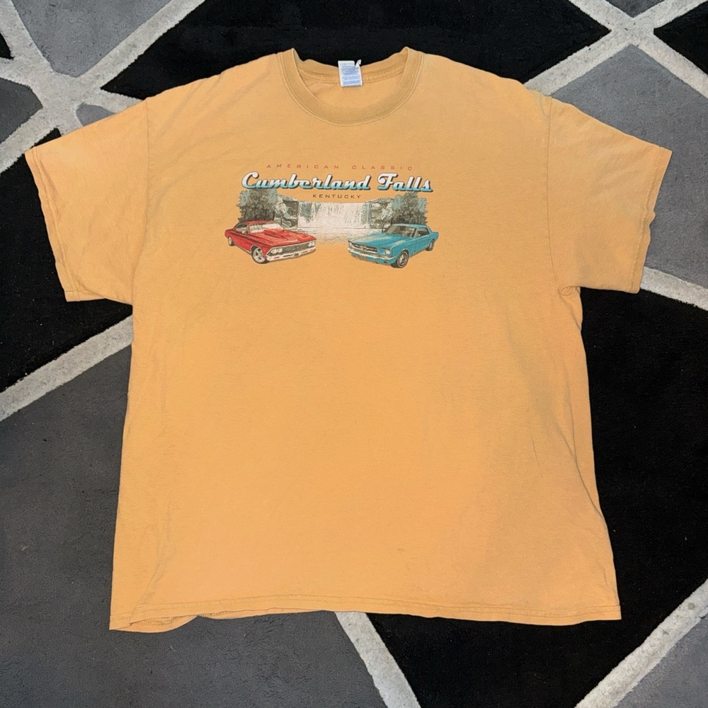 Retro American classic Cumberland Falls Kentucky tee.